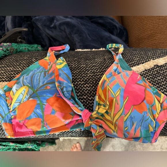 Kona Sol Women's Abstract Tropical Print Tie-Front Bikini Top NWT Size L - Picture 5 of 7